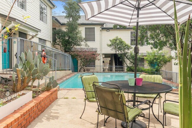 Building Photo - 3902 Peterson Ave