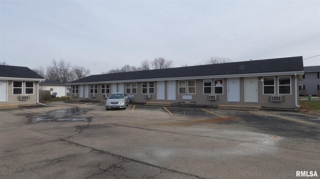 Building Photo - 2703 Pine St