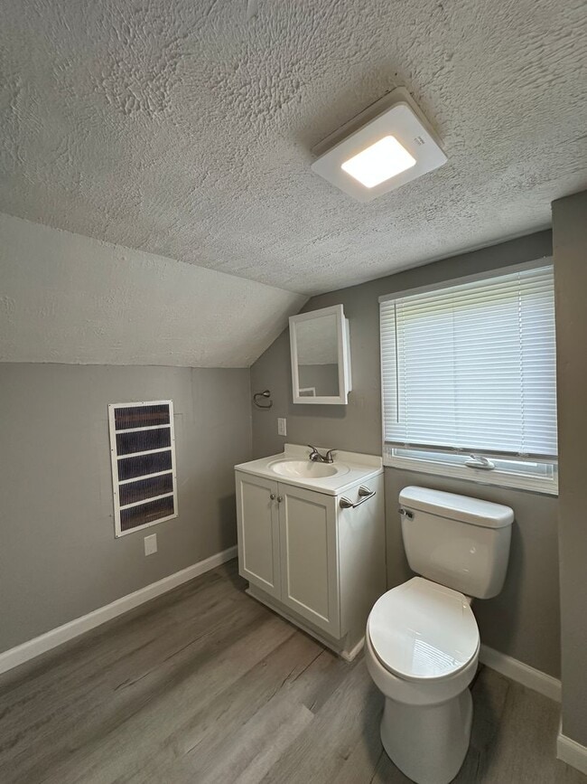 Building Photo - Fully Renovated 2 Bed / 2 Bath Home — Modern Finishes, Large Yard, Move-In Ready NOW!