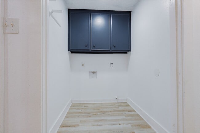 Building Photo - 2902 Misty Park Dr