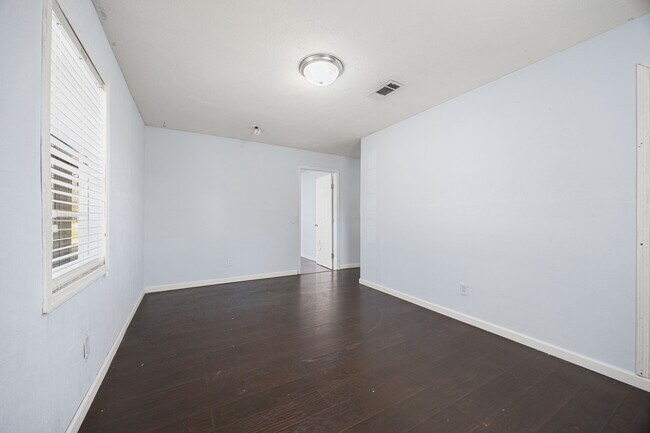 Building Photo - 340 Magnolia Dr