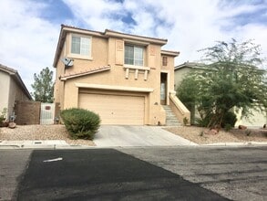 Building Photo - IMPECCABLE 2-STORY IN FANTASTIC NEIGHBORHOOD!