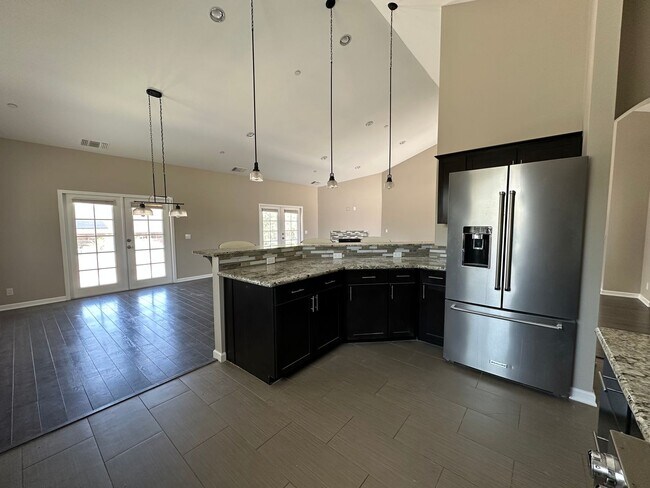 Building Photo - Beautiful, Updated 3 bedroom 2 bathroom ho...