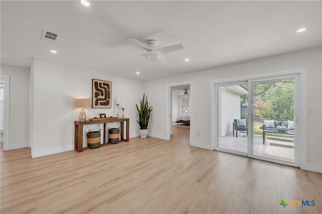 Building Photo - 513 Santa Clara Rd