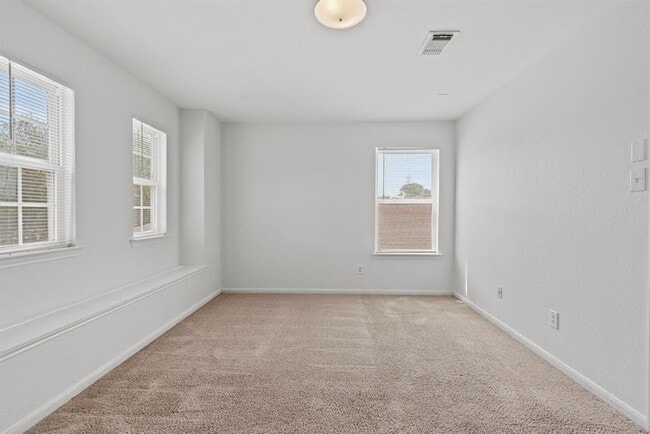 Building Photo - 3031 Lexington Lake Dr