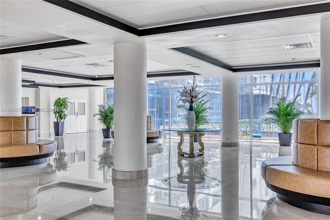 Building Photo - 5005 Collins Ave