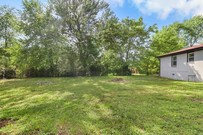 Building Photo - 10 Lexington Dr