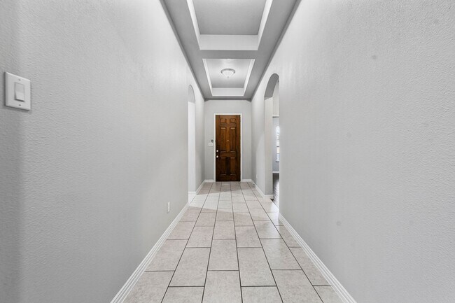 Building Photo - Charming 1-Story 4 Bedroom 2 Bathroom in L...