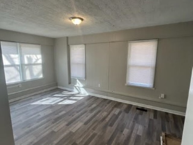 Building Photo - 857 Glen Oak Dr