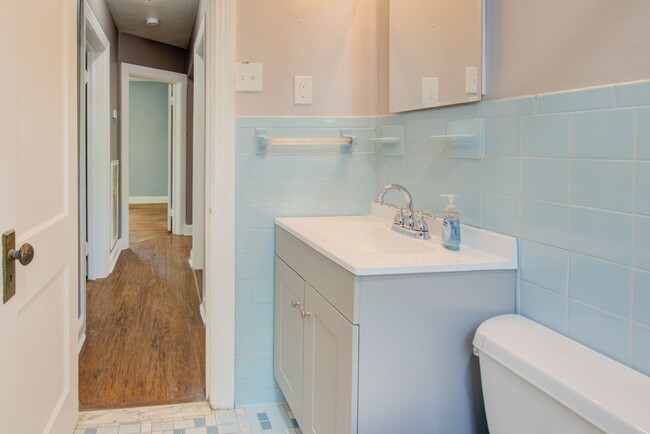 Building Photo - Renovated Home on Quiet Cul-De-Sac