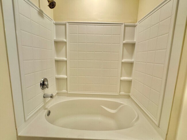 Building Photo - AVAILABLE MID-APRIL 2026!