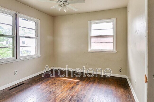 Building Photo - 724 General Senter Dr