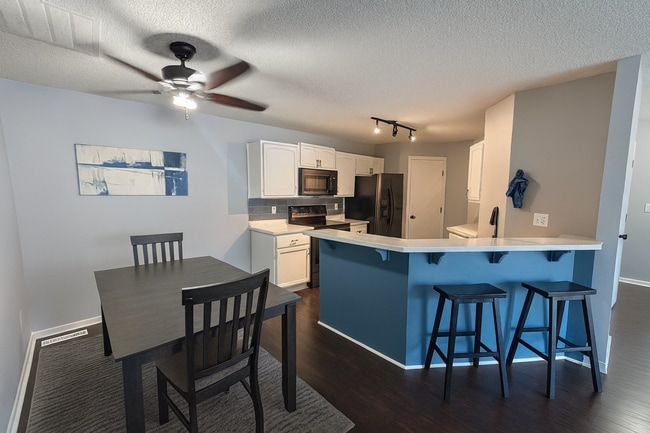 Building Photo - Rare and Beautifully Updated Townhome in a...