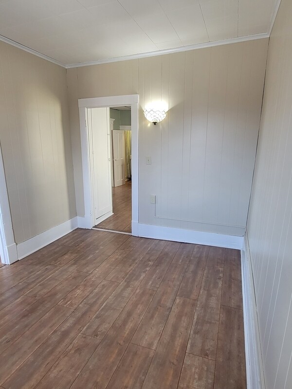 Building Photo - 54 Birch Ave S