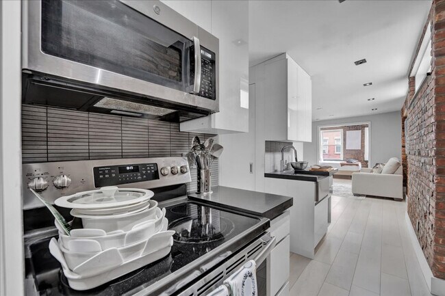 Building Photo - 120 Mulberry St