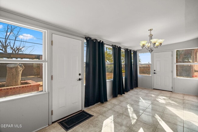 Building Photo - 317 Olivia Cir