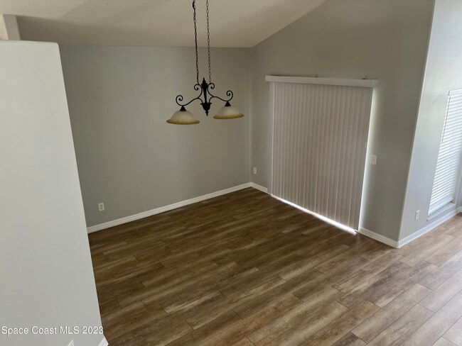 Building Photo - 1212 Foxridge Pl