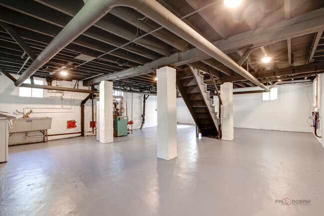 Building Photo - 544 Ravine Ave
