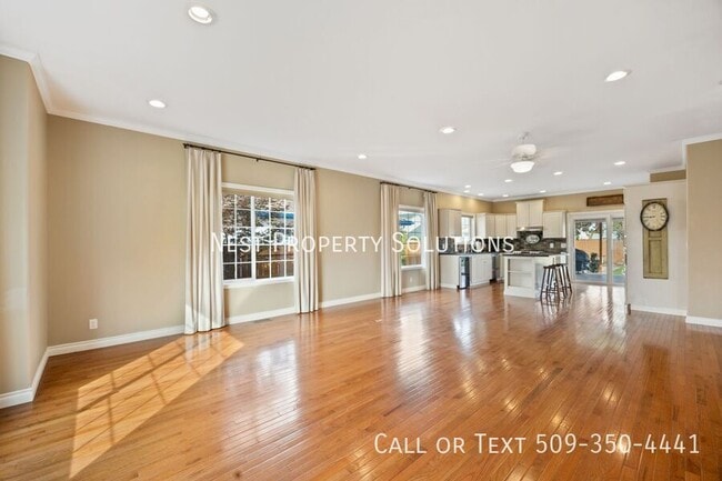 Building Photo - 318 E Tanglewood Dr