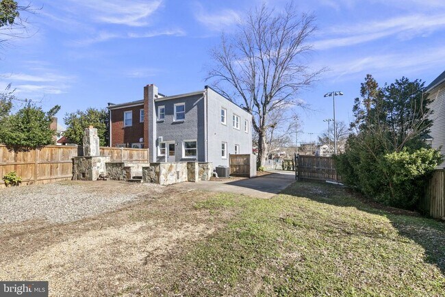 Building Photo - 1936 N Dinwiddie St