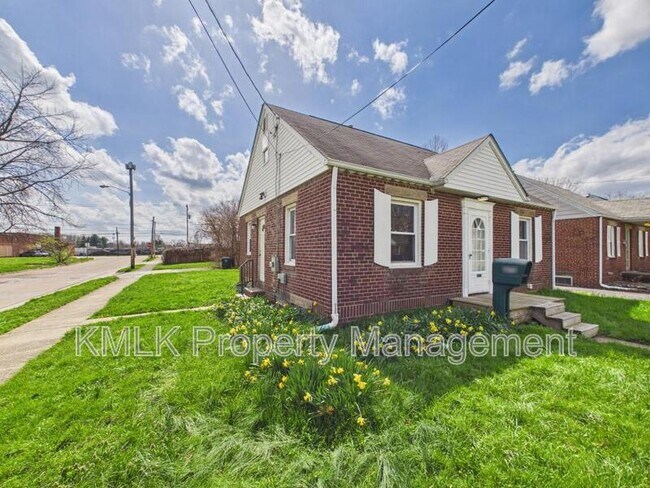 Building Photo - 1078 Lindsay Ave