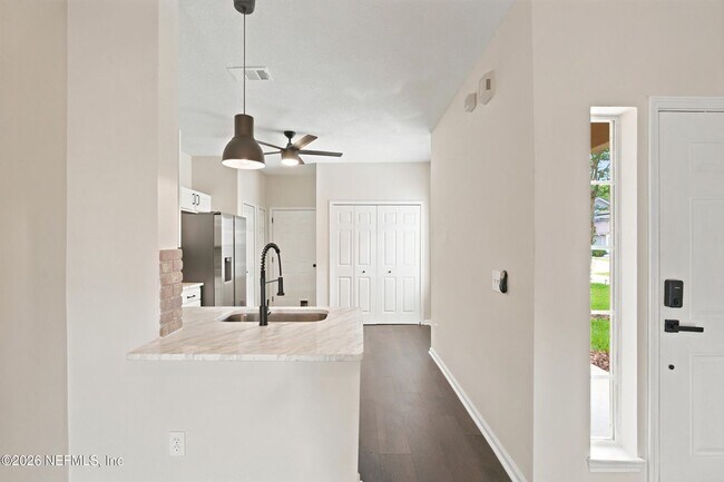 Building Photo - 577 Scrub Jay Dr