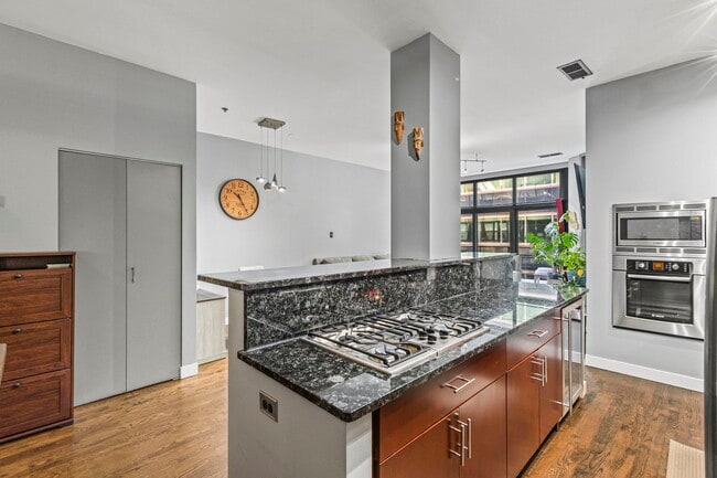 Building Photo - 130 S Canal St