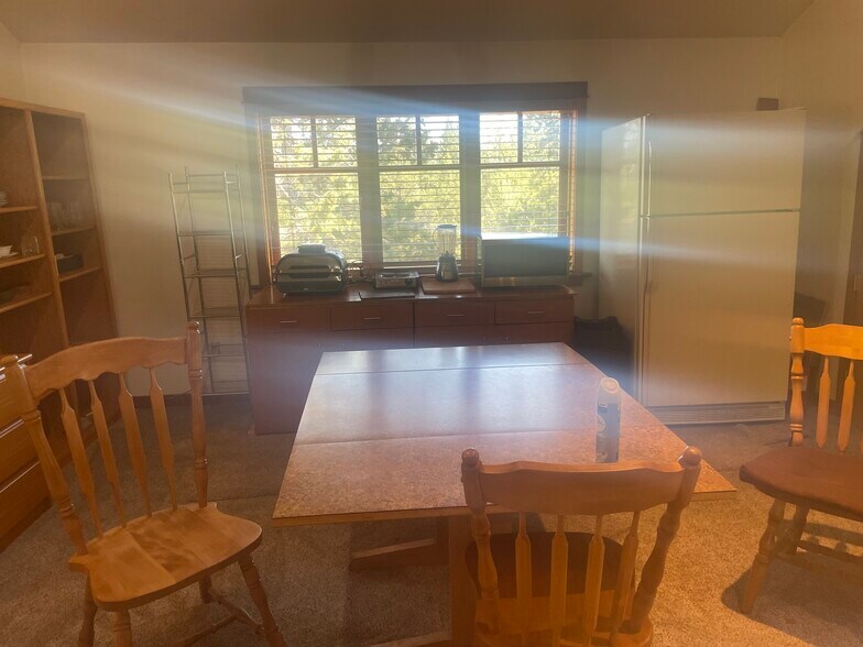 Building Photo - 16075 Fox Ridge Cir