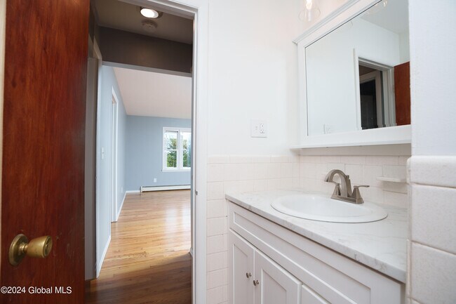Building Photo - 35 McAlpin St