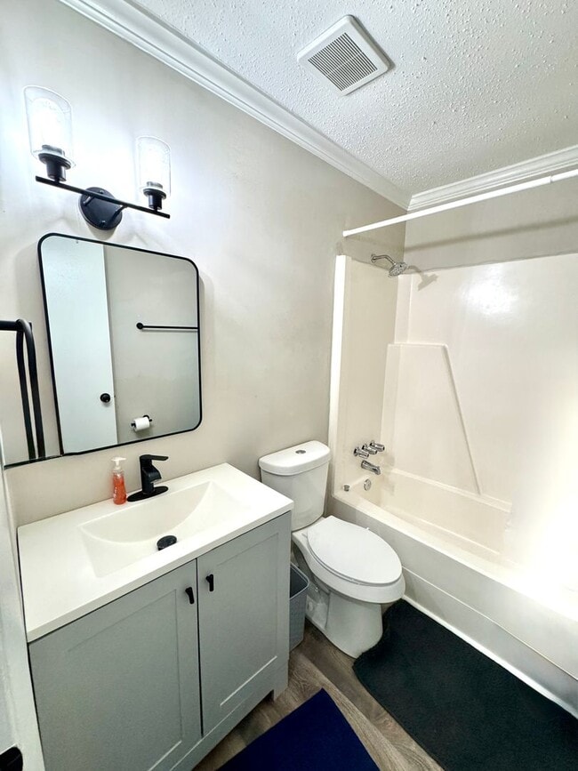 Building Photo - WELCOME HOME!!  3 bedroom/2 bath home in R...