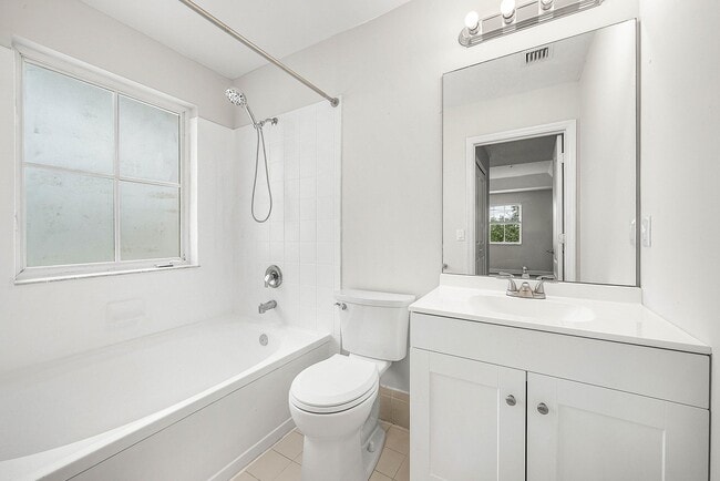 Building Photo - 1008 Shoma Dr