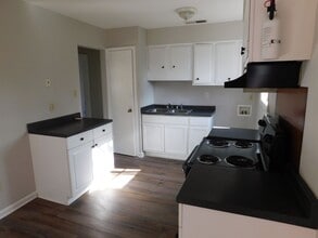 Building Photo - 1827 Custer Dr