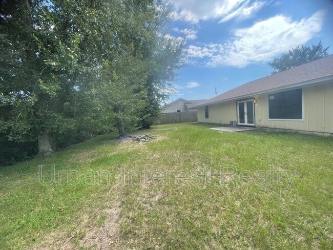 Building Photo - 802 E Pine Forest Dr