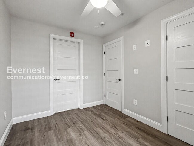 Building Photo - 2438 Callow Ave