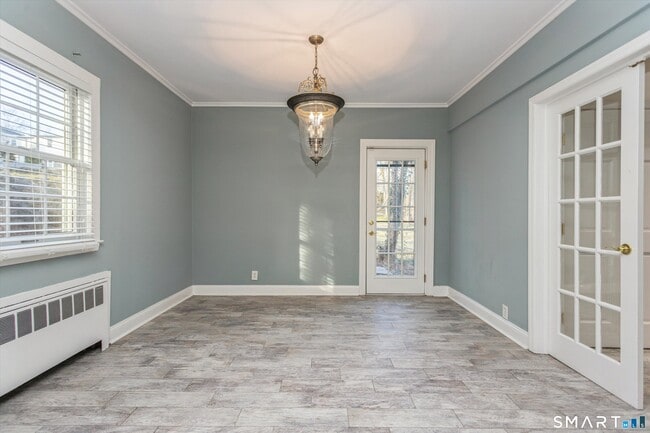 Building Photo - 181 E Putnam Ave