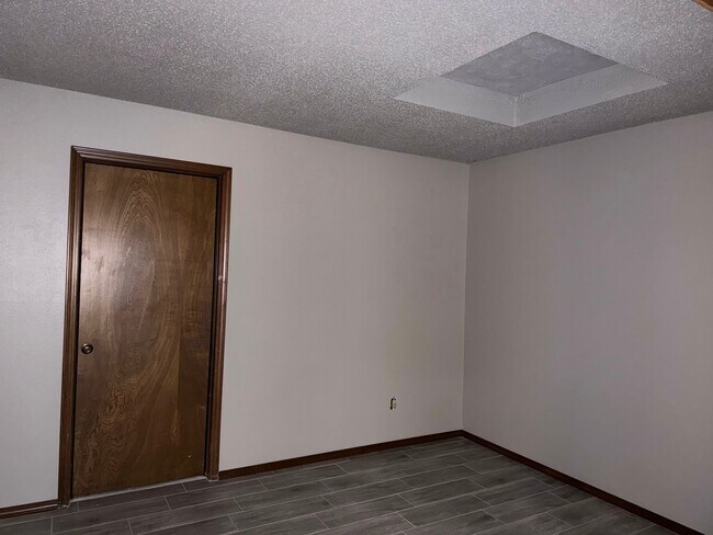Building Photo - 1900 N Moulton Ct