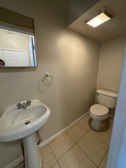 Unit 1 - 655 S 19th St