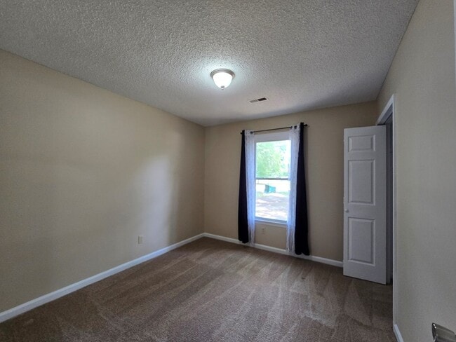Building Photo - 1520 Crowndale Dr