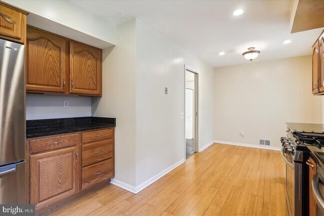 Building Photo - 8709 Sleepy Hollow Ln