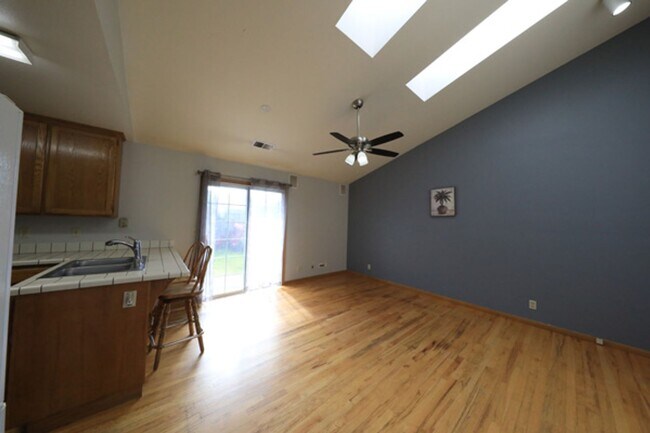Building Photo - Comfortable 3/2 in the Little Pond Neighborhood