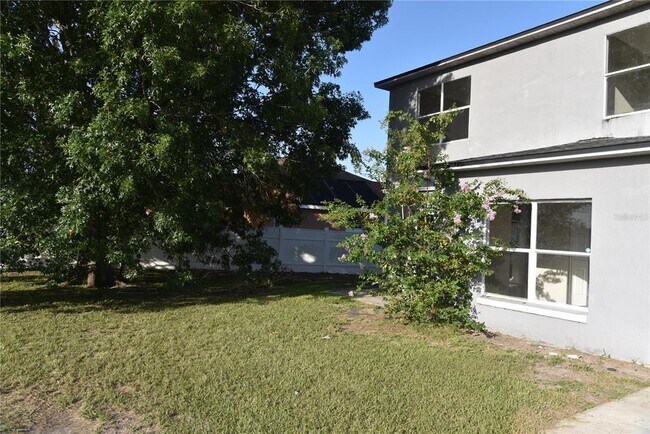 Building Photo - 341 Aylesbury Ct