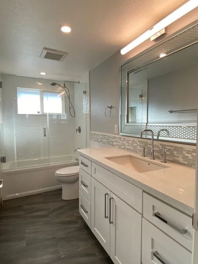 Building Photo - 814 N Waverly St