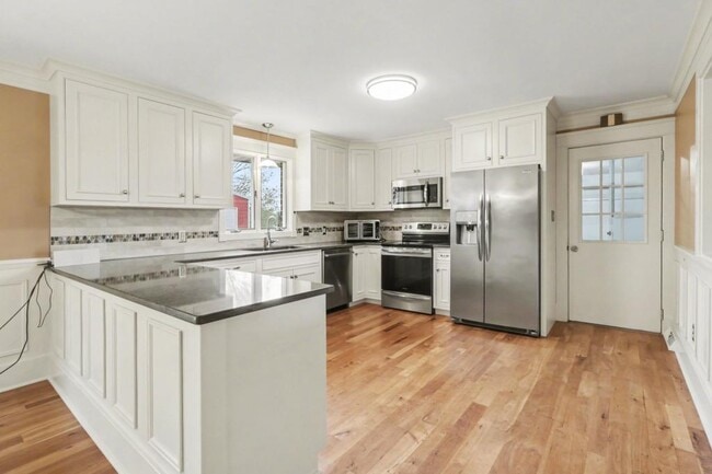 Building Photo - 303 Shed Rd