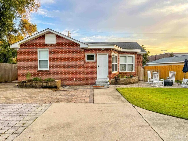 Building Photo - 1618 W Garden St