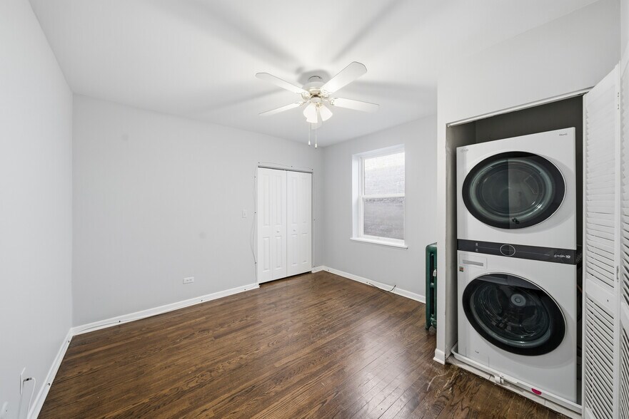 Building Photo - 724 W Buena Ave