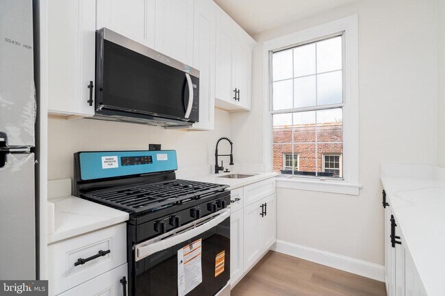 Building Photo - 1404 Tuckerman St NW