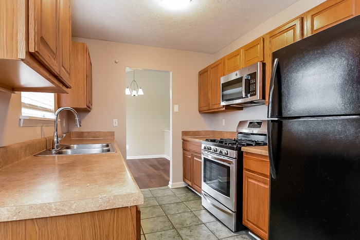 Building Photo - 6239 Leverett Dr
