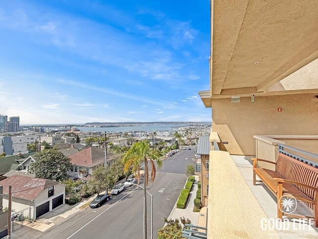 Building Photo - Beautiful 2BD/2.5BA Condo in Bankers Hill W/ W/D, A/C, Patio Area and Community Gym!