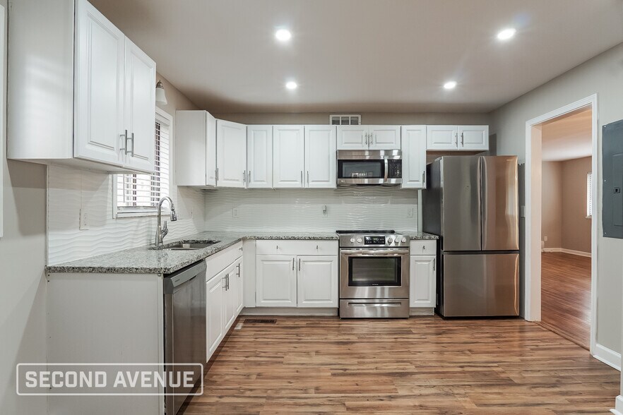 Building Photo - 325 16th Ave SW
