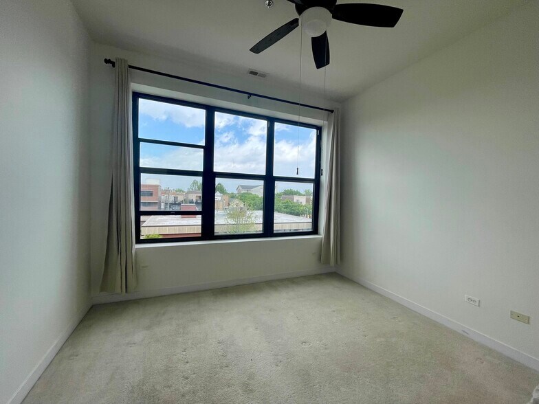 Building Photo - 2 S Leavitt St